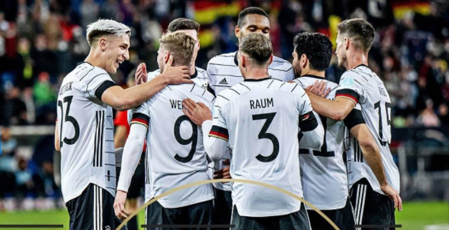 爱游戏app下载地址-德国队勇夺冬季赛事冠军，闪耀舞台