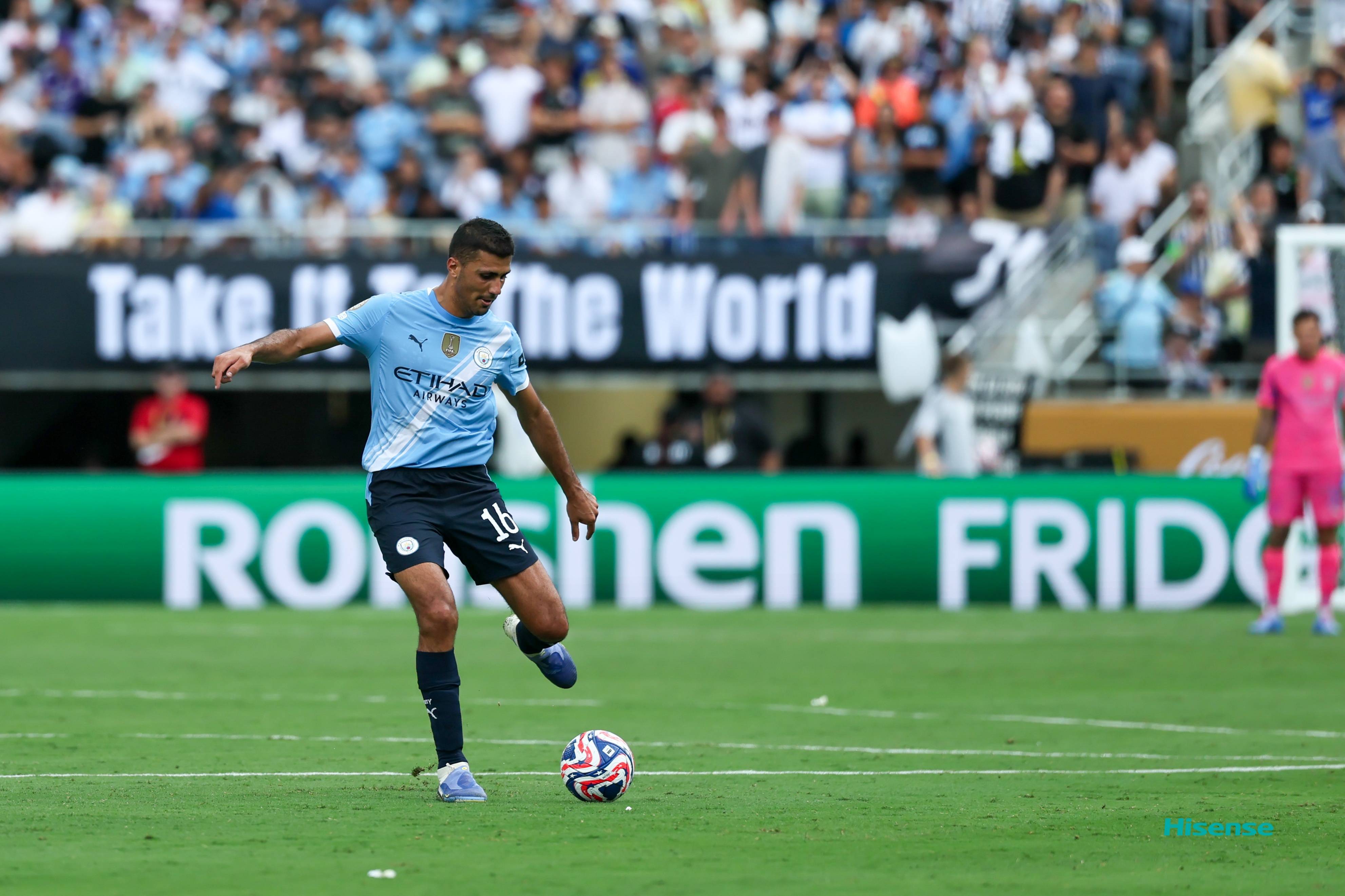 爱游戏竞技-包含欧洲足球精彩赛事引发球迷热议，赛果令人期待的词条