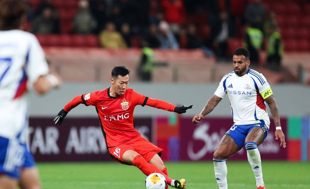 爱游戏网站-亚冠淘汰赛激战即将打响，球队备战热火朝天的简单介绍