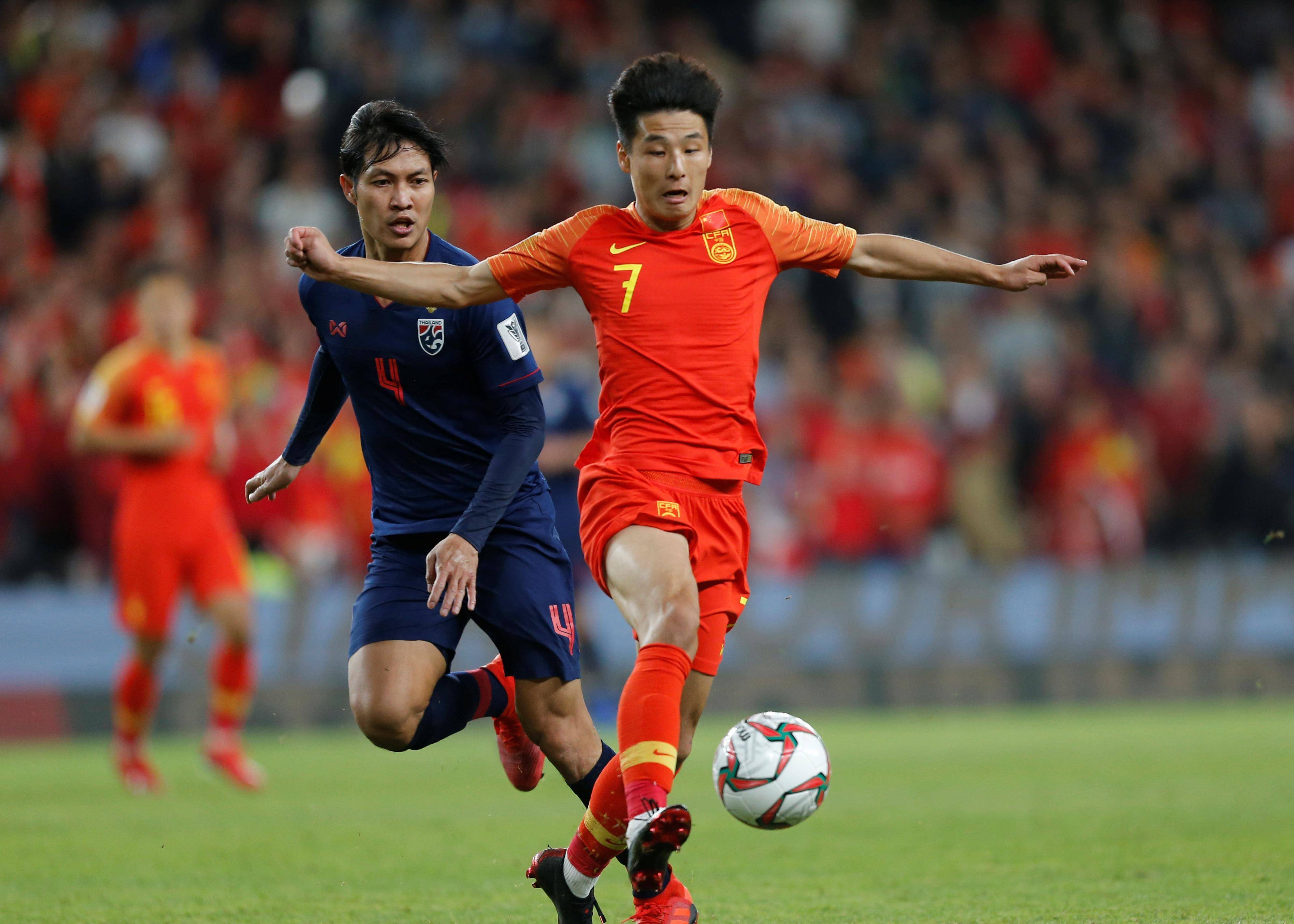 爱游戏在线-亚洲球队在国际足球比赛中表现抢眼