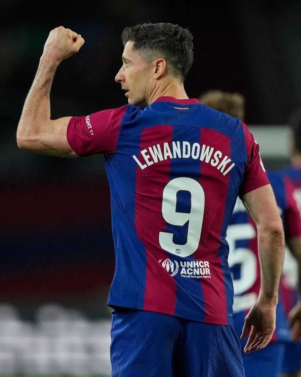 格拉纳达主帅赞誉年轻球员,表现出色的简单介绍 格拉纳达主帅赞誉年轻球员,表现出色的简单介绍