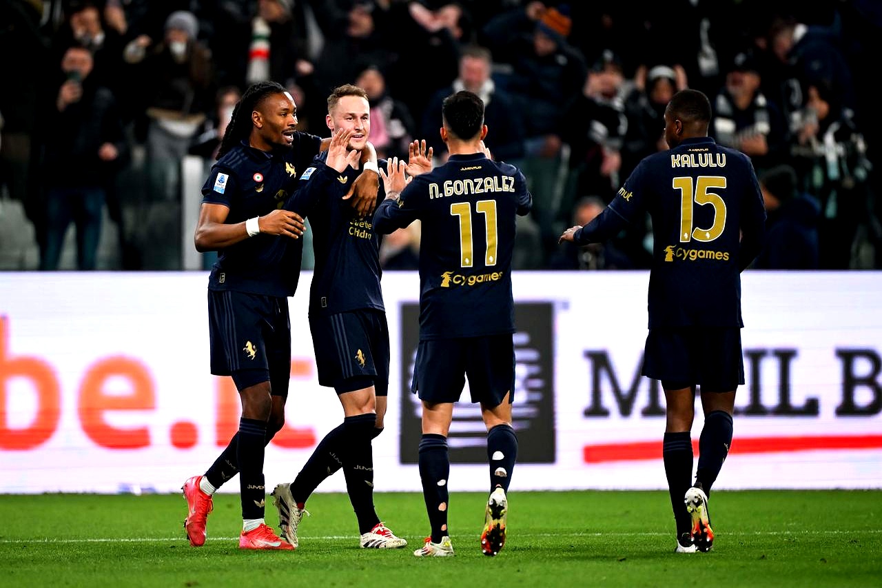 包含尤文图斯客场逼平，依然稳居榜首的词条