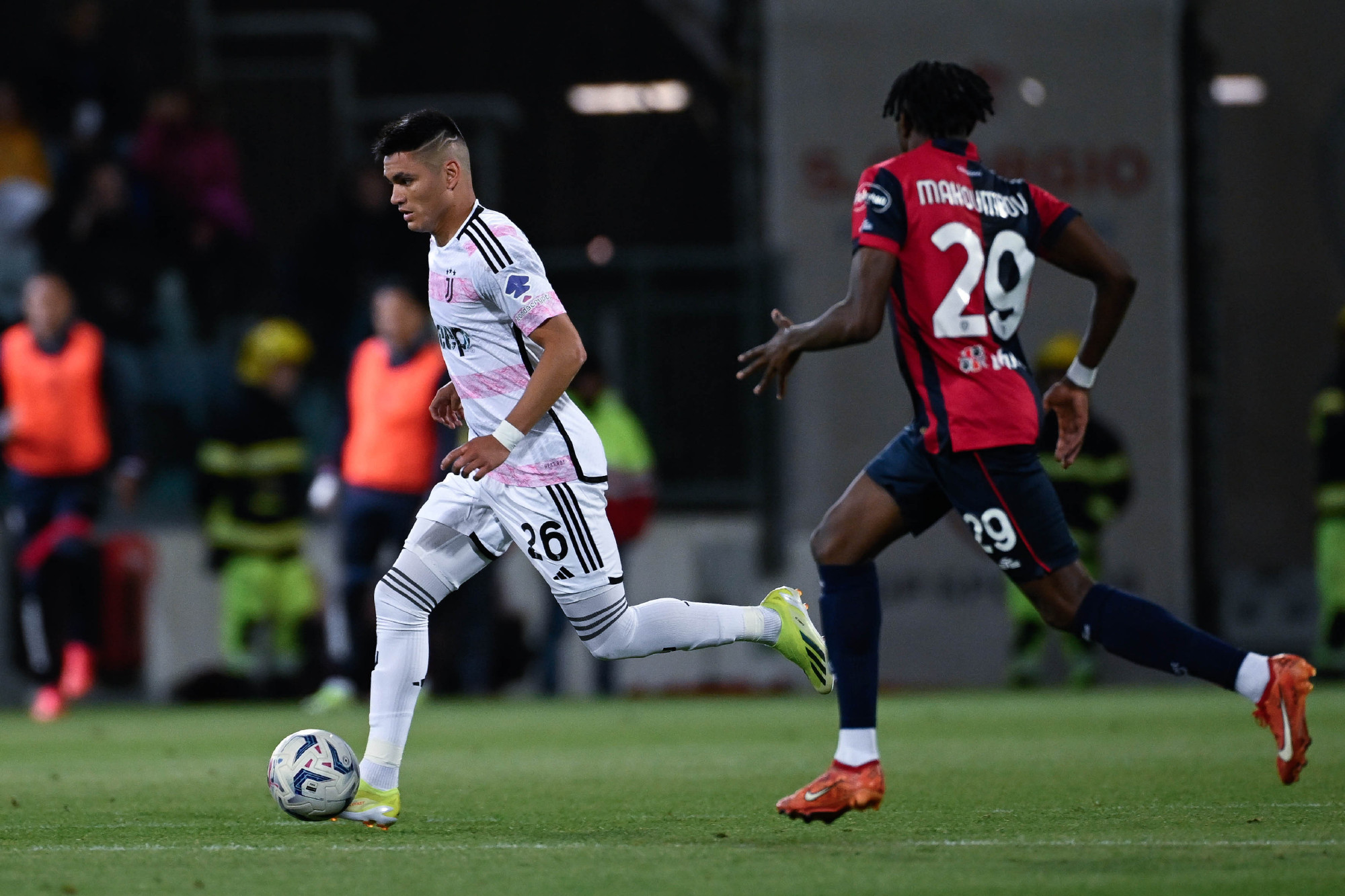 包含尤文图斯客场逼平,依然稳居榜首的词条 包含尤文图斯客场逼平,依然稳居榜首的词条