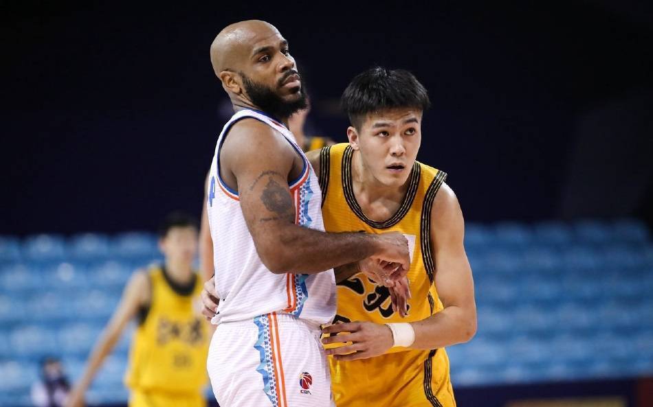 关于罗伯特-高登在CBA赛场上展现出色表现，获赞无数！的信息