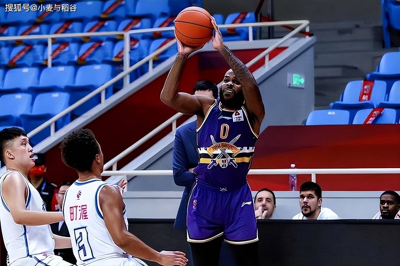 关于罗伯特-高登在CBA赛场上展现出色表现,获赞无数!的信息 关于罗伯特-高登在CBA赛场上展现出色表现,获赞无数!的信息