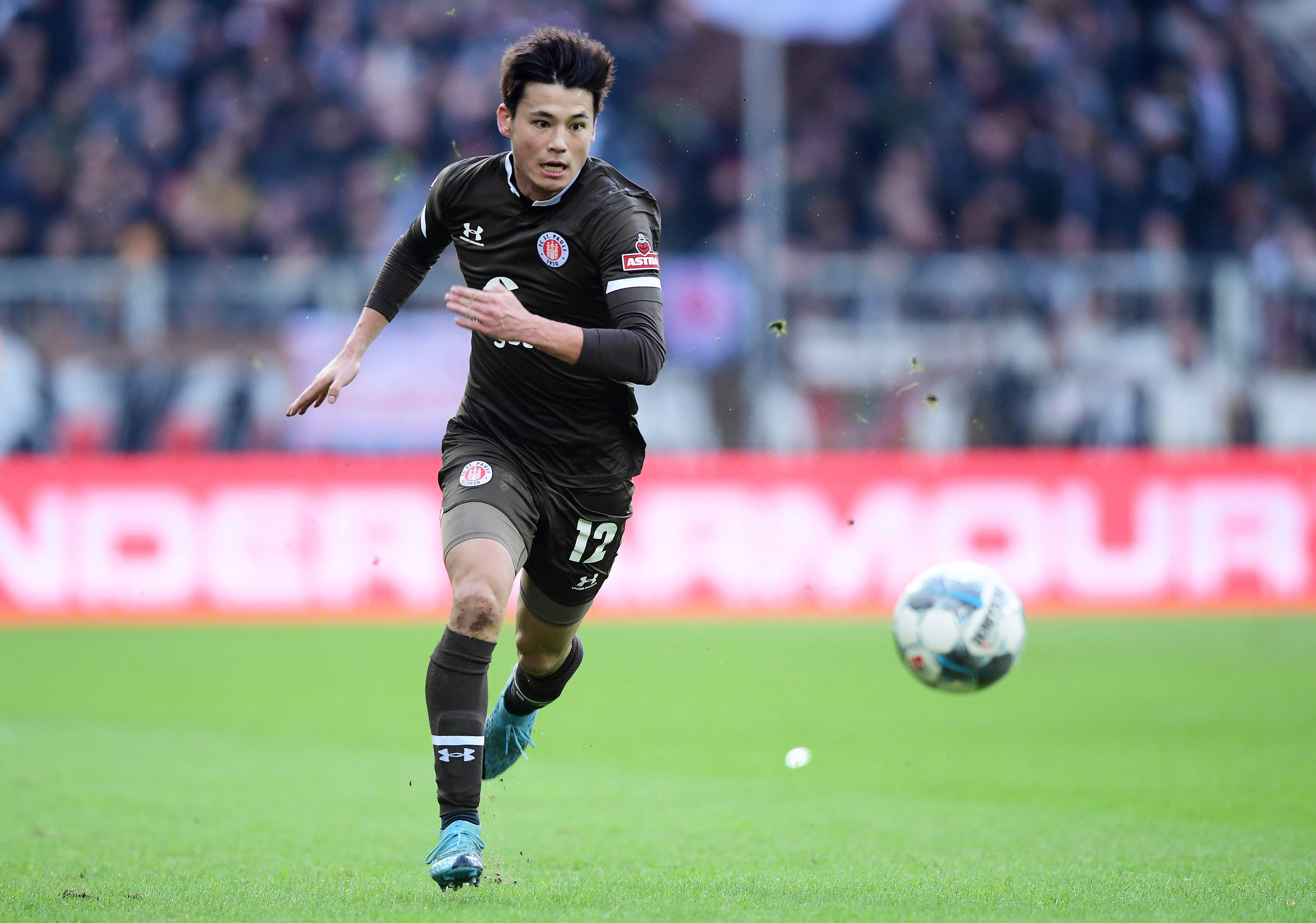 爱游戏网页版登录入口-阿森纳天才球员独揽球，助力国家队闯入决赛