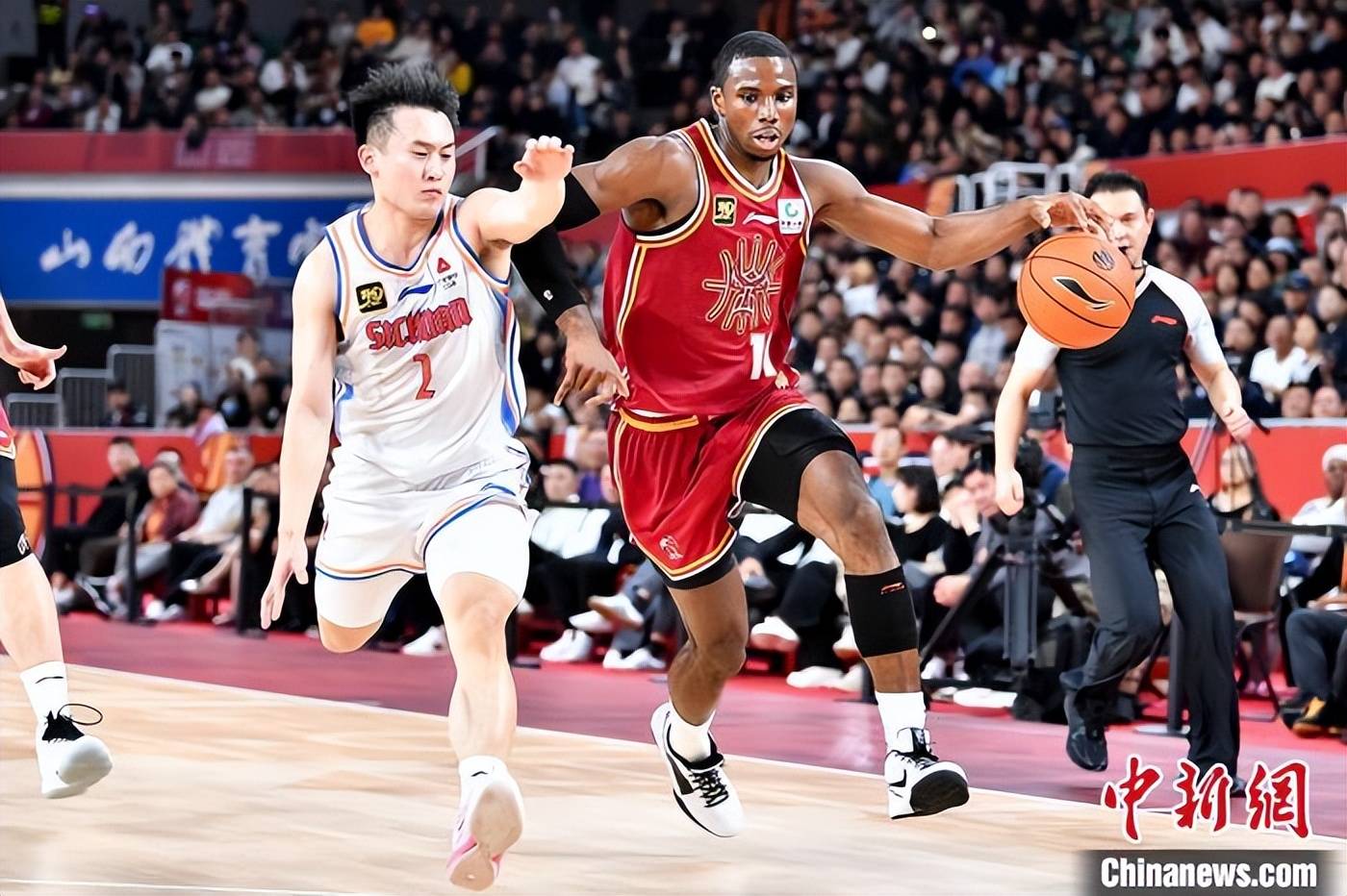 爱游戏注册-重庆男篮客场击败山西队，赢得连胜