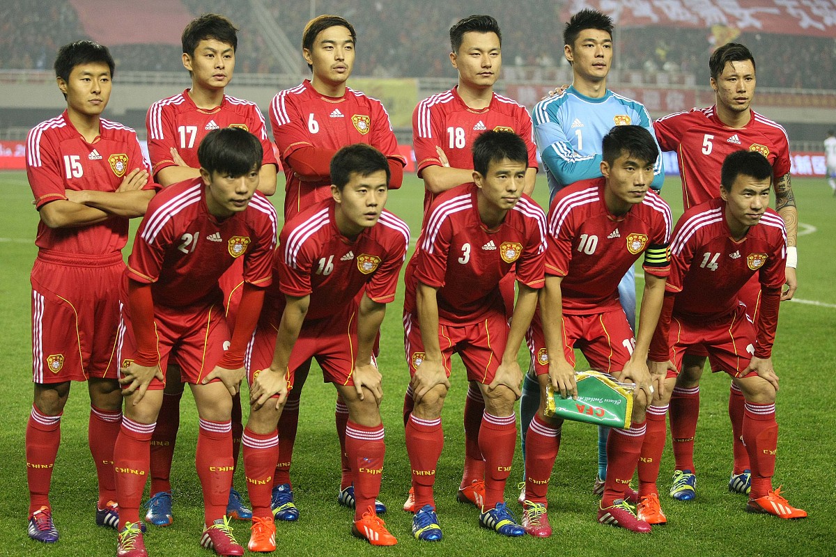 足球比赛中的关键一役即将展开 足球比赛中的关键一役即将展开