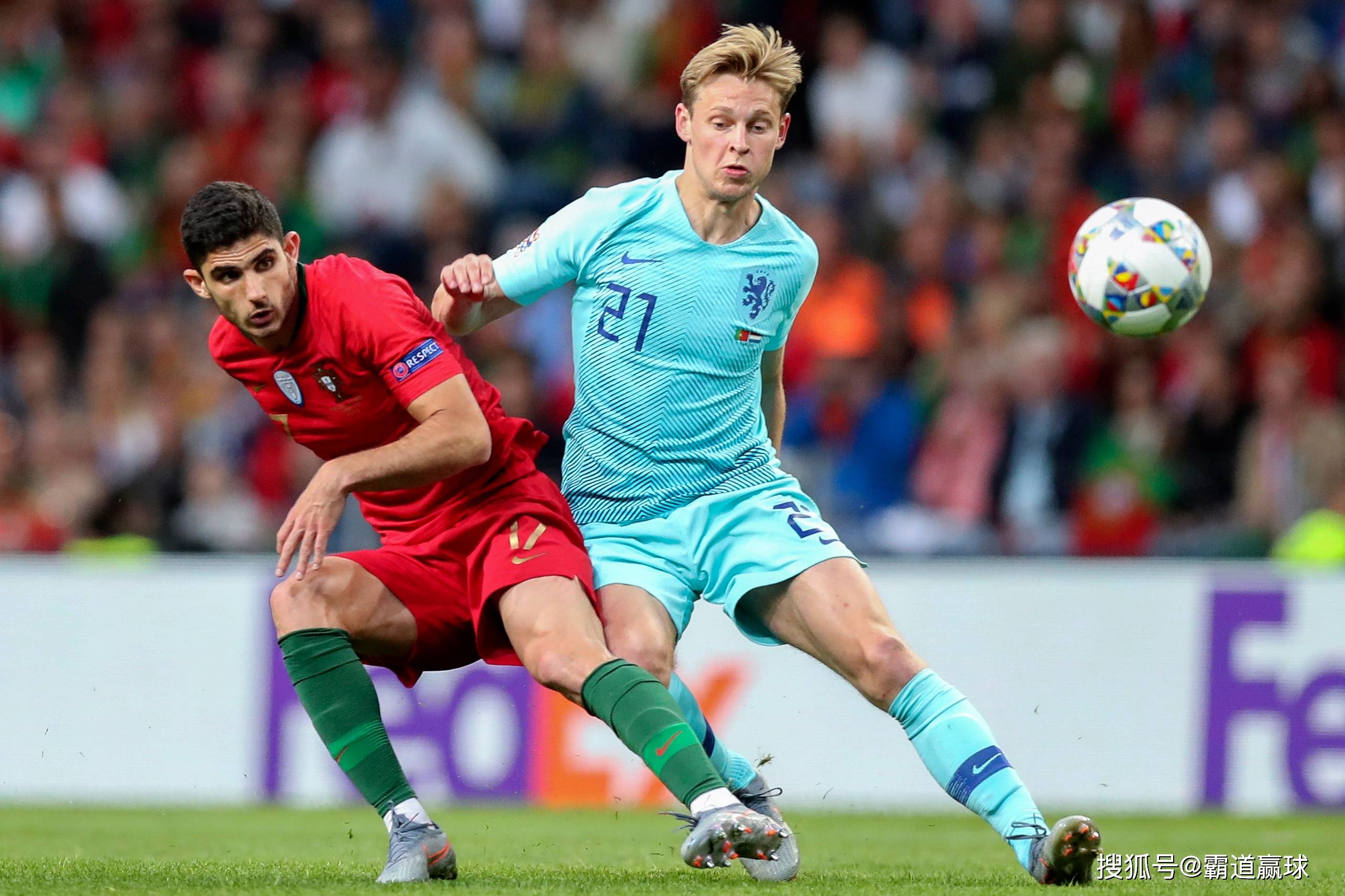 足球运动员备战紧张,决战即将开始的简单介绍 足球运动员备战紧张,决战即将开始的简单介绍