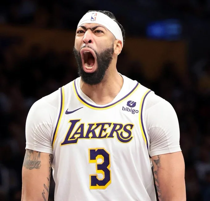 爱游戏竞技-湖人轻松获胜，继续保持不败