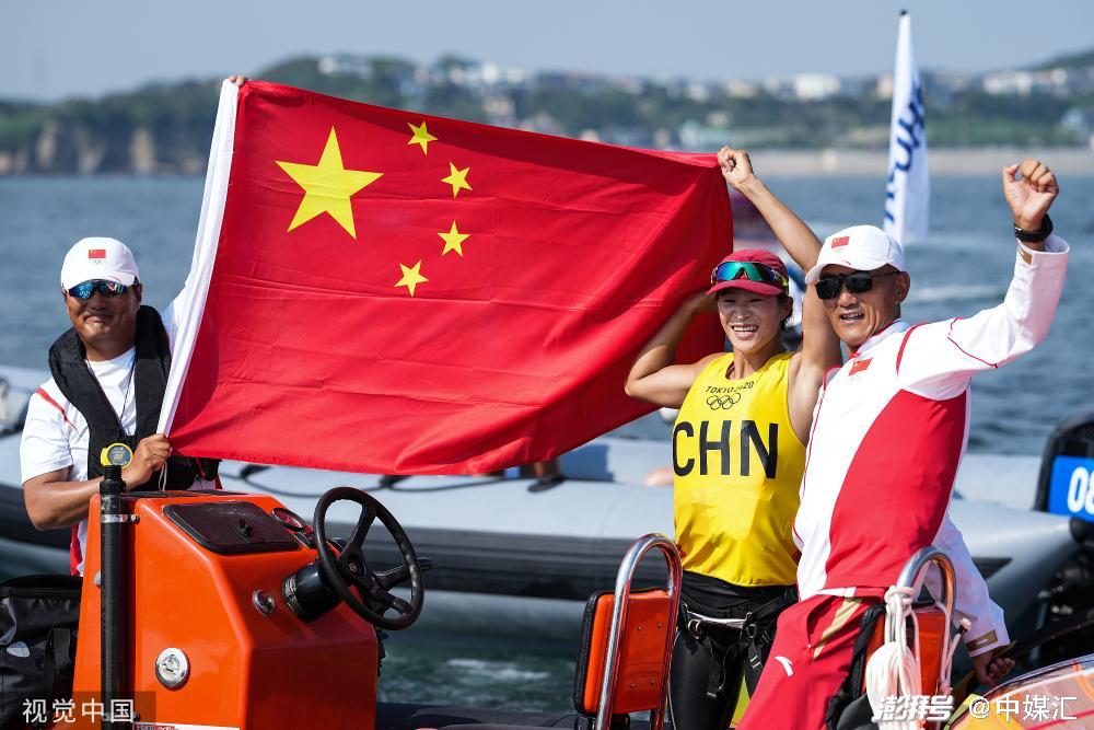 爱游戏教练-赞比亚女子游泳选手勇夺金牌