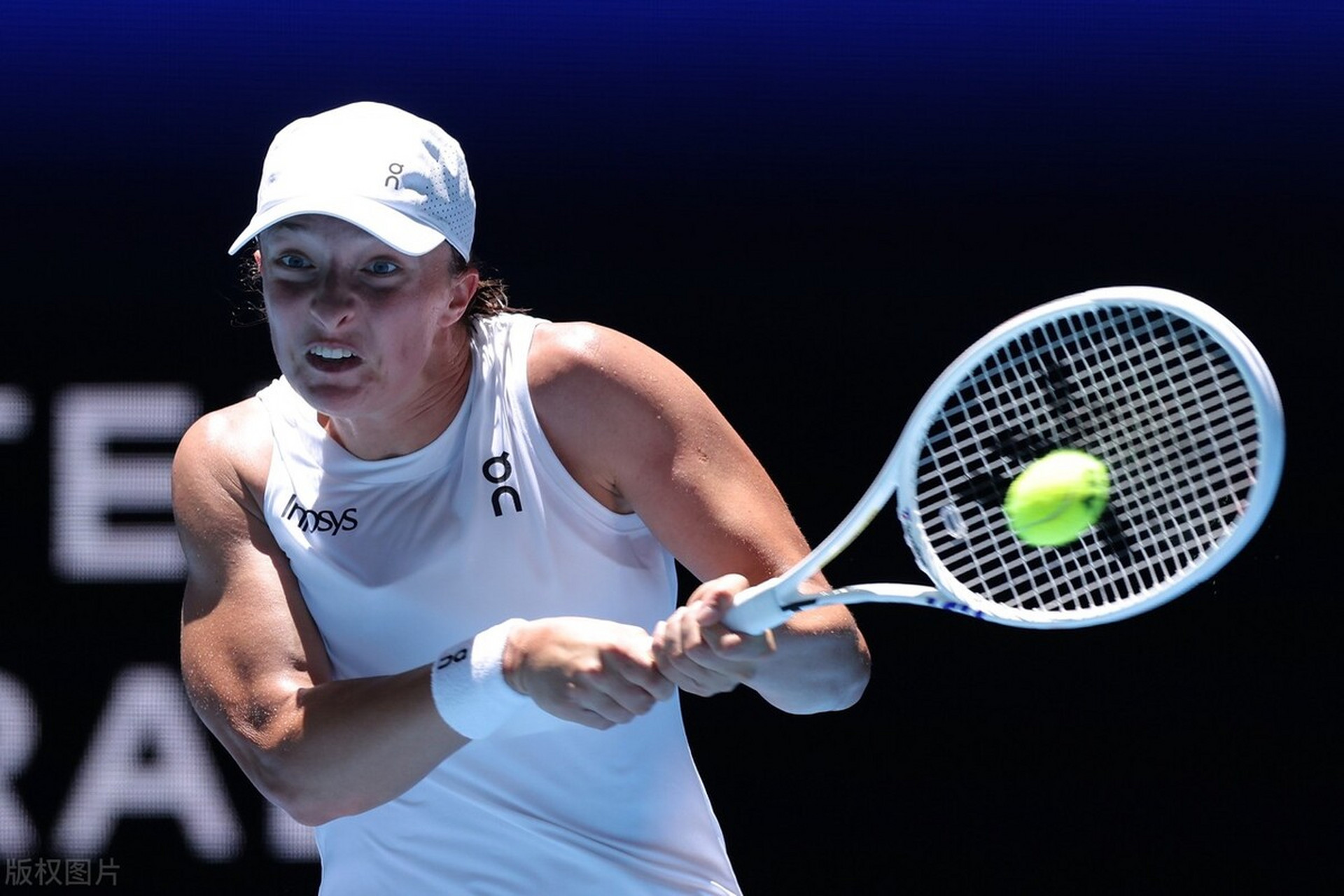 摩纳哥队在网球比赛中赢得胜利 摩纳哥队在网球比赛中赢得胜利